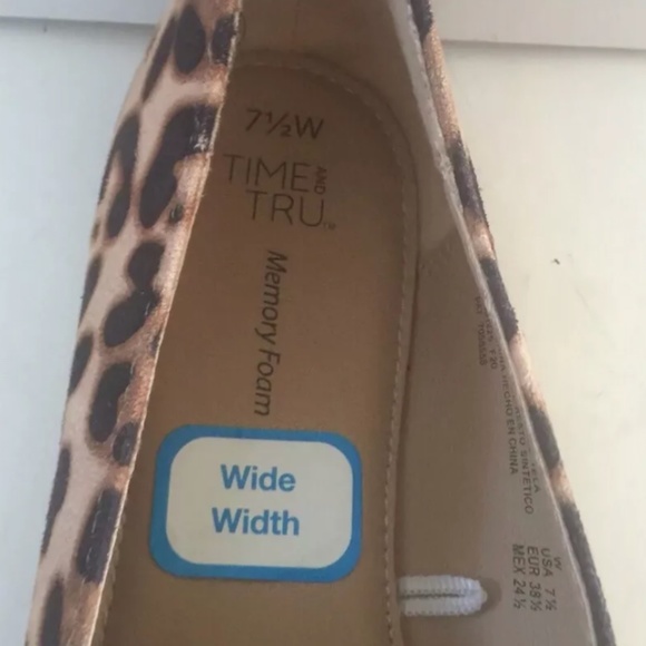 Time and Tru Leopard Animal Feather Print Flats Size 7.5W NEW - Picture 10 of 11